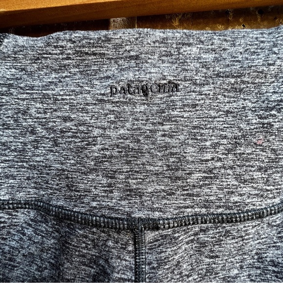 Patagonia Leggings Women’s Gray Heathered Centered Crop Capri Tight Yoga Small - Picture 5 of 5
